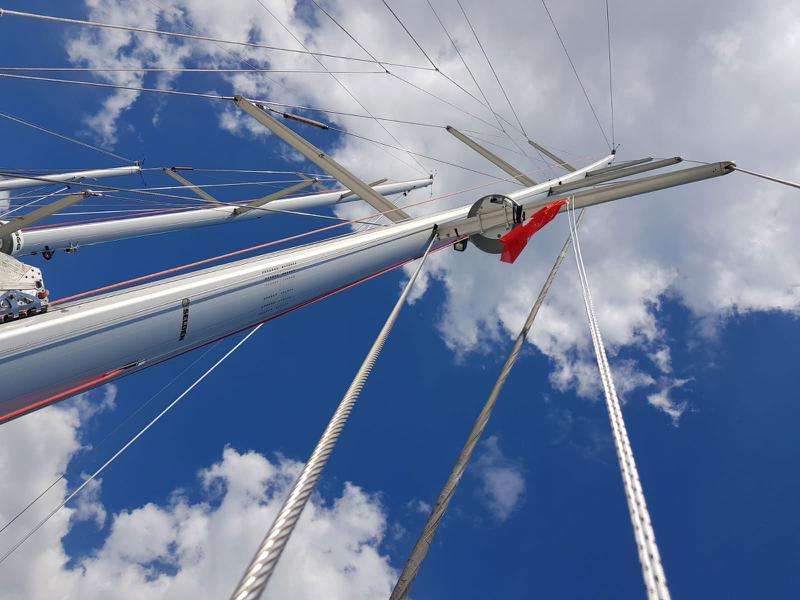 Book yachts online - sailboat - More 55 - SOLID WHITE - rent