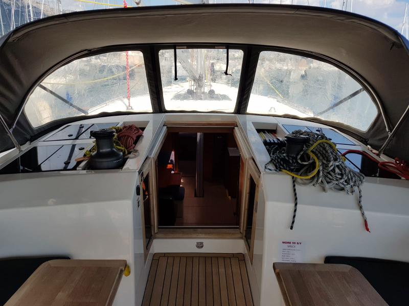 Book yachts online - sailboat - More 55 - SOLID WHITE - rent
