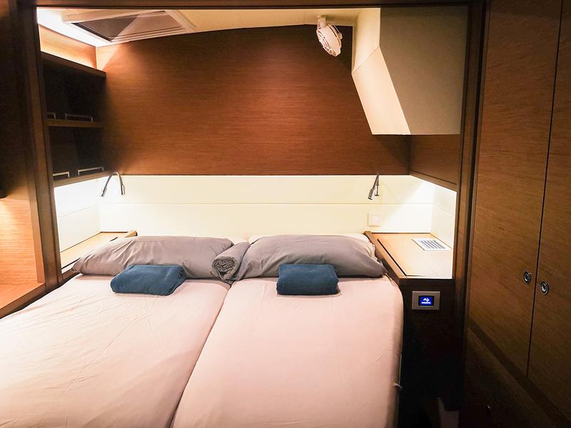 Book yachts online - catamaran - Lagoon 52F - AKANA - rent