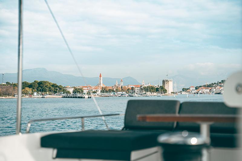 Book yachts online - catamaran - Lagoon 52F - AKANA - rent