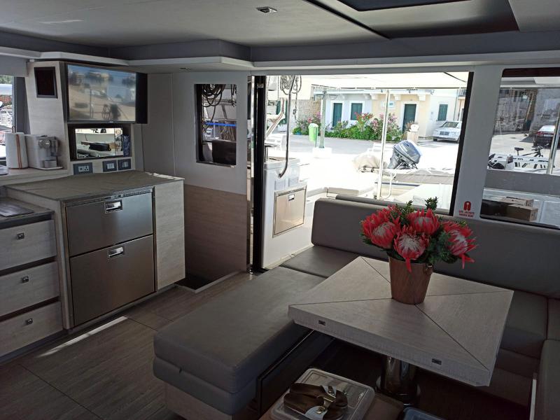 Book yachts online - catamaran - Leopard 50 - LADY AMANDA - rent