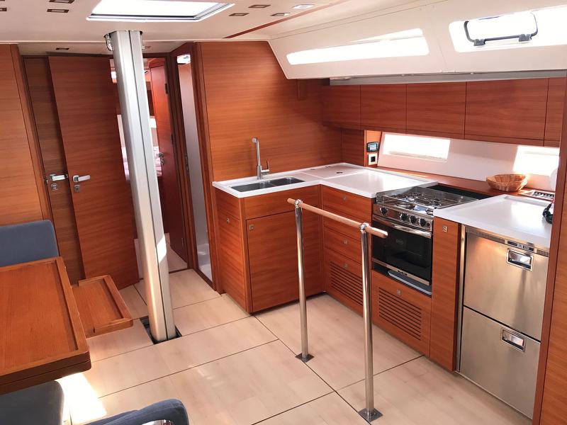 Book yachts online - sailboat - More 55 - MRS.ROBINSON - rent