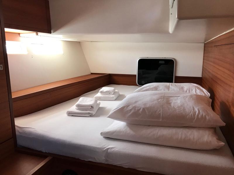 Book yachts online - sailboat - More 55 - MRS.ROBINSON - rent