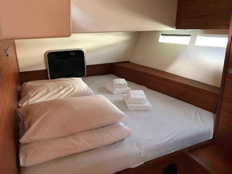 Book yachts online - sailboat - More 55 - MRS.ROBINSON - rent