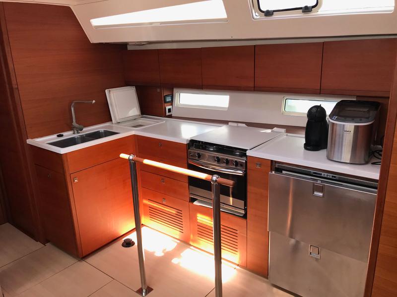 Book yachts online - sailboat - More 55 - MORE GREY - rent