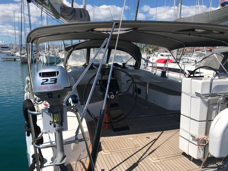 Book yachts online - sailboat - More 55 - MORE GREY - rent