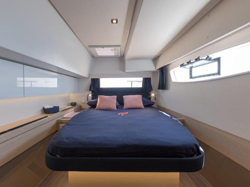 Book yachts online - catamaran - Fountaine Pajot Saona 47 - HERMES - rent