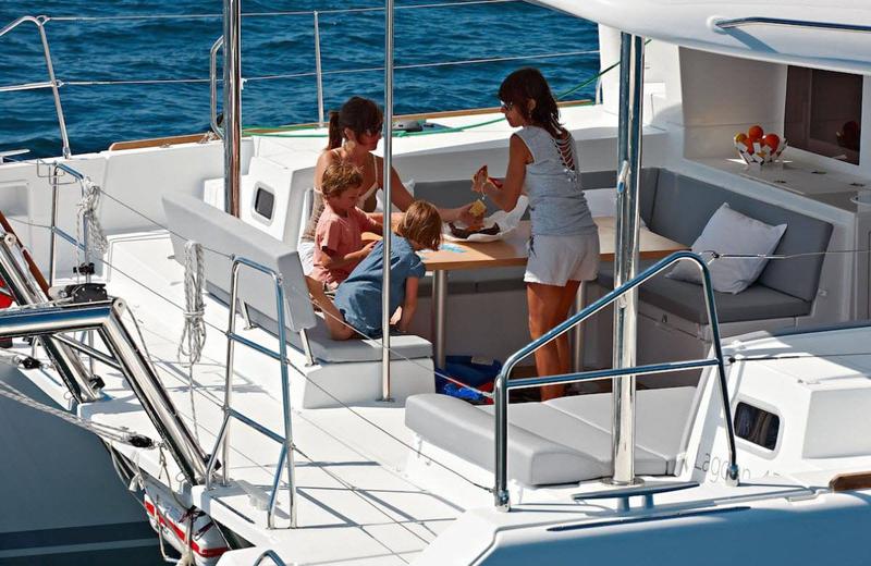 Book yachts online - catamaran - Lagoon 450  Flybridge - Lu Lu - rent