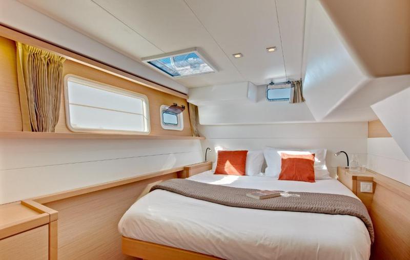 Book yachts online - catamaran - Lagoon 450  Flybridge - Lu Lu - rent