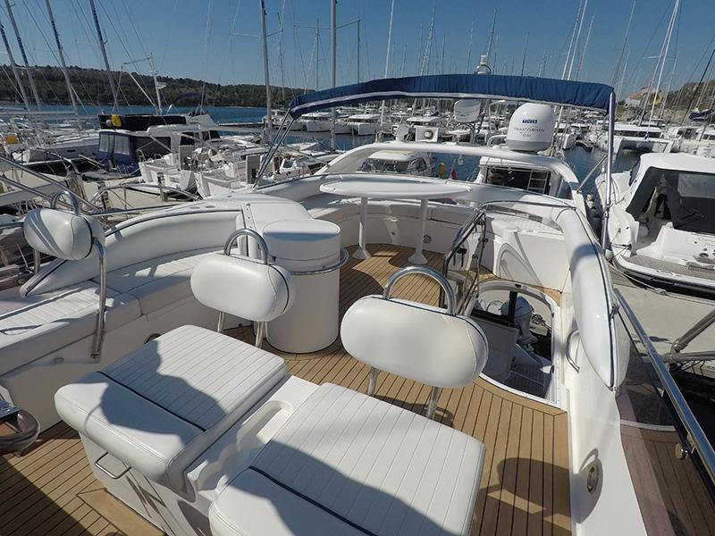 Book yachts online - motorboat - Fairline Phantom 50 - Luna IV (Jet ski - option with extra charge) - rent