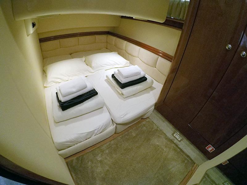 Book yachts online - motorboat - Fairline Phantom 50 - Luna IV (Jet ski - option with extra charge) - rent