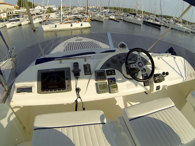 Book yachts online - motorboat - Fairline Phantom 50 - Luna IV (Jet ski - option with extra charge) - rent