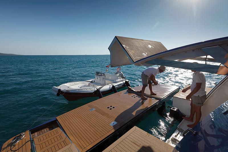 Book yachts online - motorboat - Johnson 87 - Johnson Baby - rent