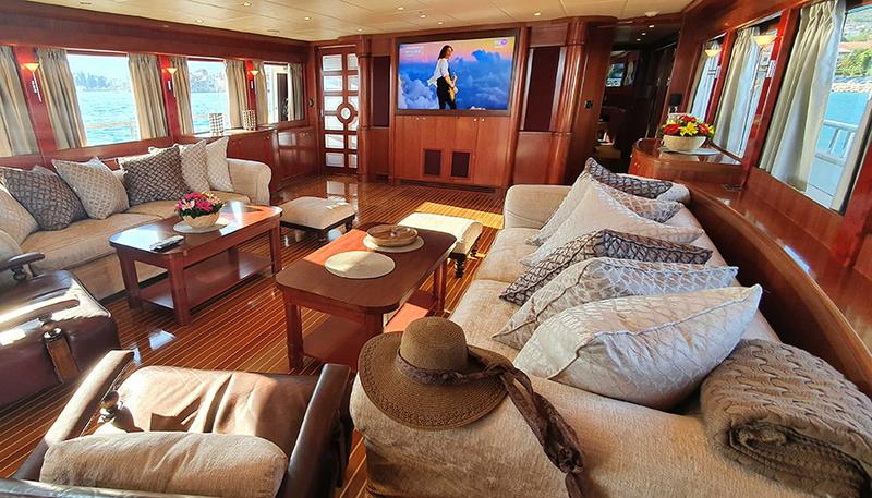 Book yachts online - motorboat - Johnson 87 - Johnson Baby - rent