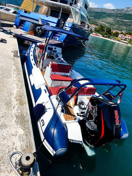 Book yachts online - motorboat - Johnson 87 - Johnson Baby - rent