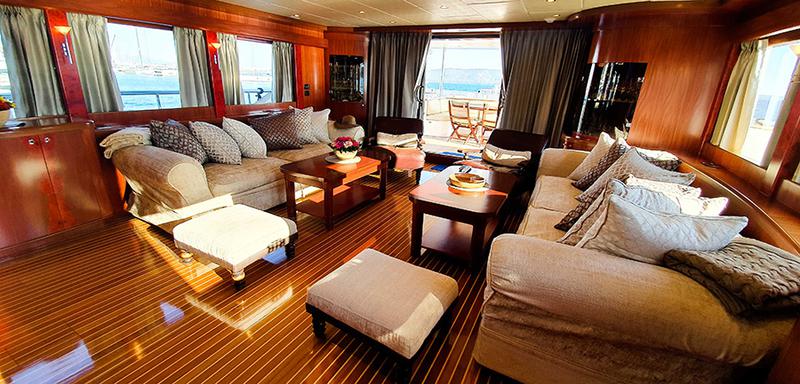 Book yachts online - motorboat - Johnson 87 - Johnson Baby - rent