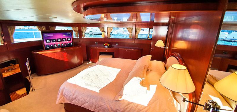 Book yachts online - motorboat - Johnson 87 - Johnson Baby - rent
