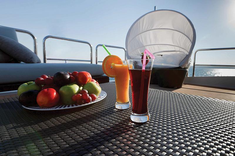 Book yachts online - motorboat - Johnson 87 - Johnson Baby - rent