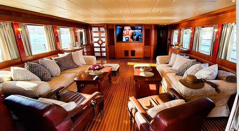 Book yachts online - motorboat - Johnson 87 - Johnson Baby - rent