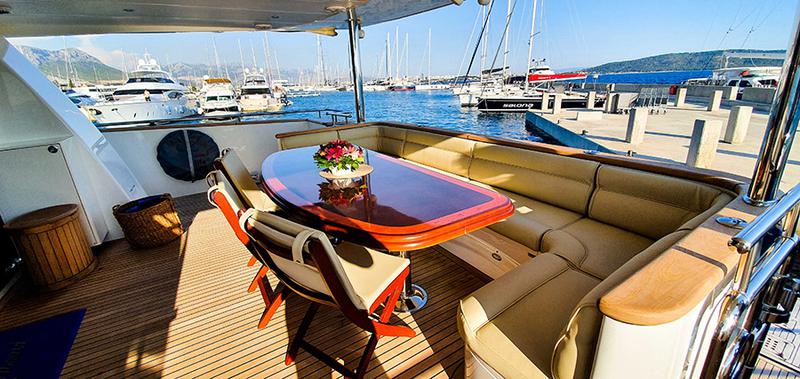 Book yachts online - motorboat - Johnson 87 - Johnson Baby - rent