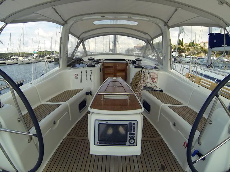 Book yachts online - sailboat - Oceanis 50 - Pika II (Bowthruster, Sails 2020, AC + generator) - rent