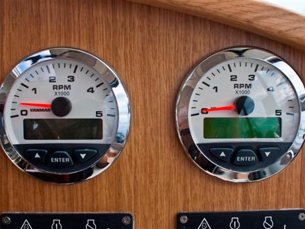 Book yachts online - motorboat - ADRIANA 36 BT (11) - LAVANDA - rent