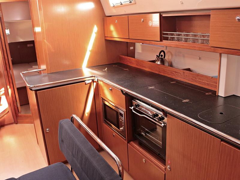 Book yachts online - sailboat - BAVARIA C 45 BT - SOPHIA - rent