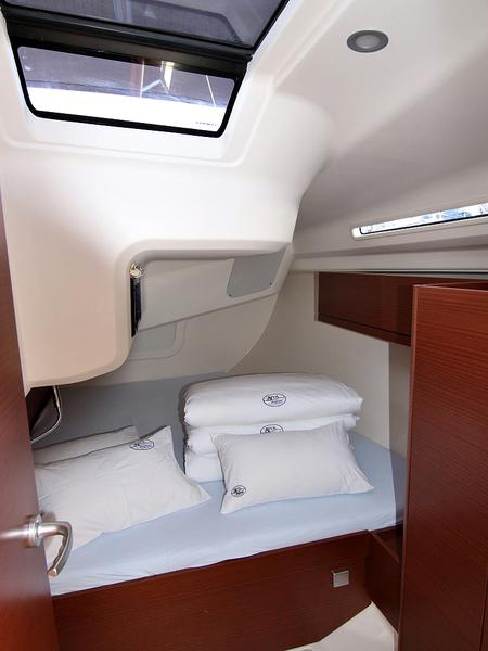 Book yachts online - sailboat - HANSE 418 BT - EVA - rent