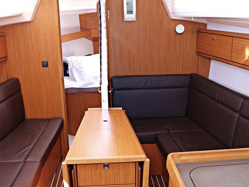 Book yachts online - sailboat - BAVARIA C 33 - MIRELLA - rent