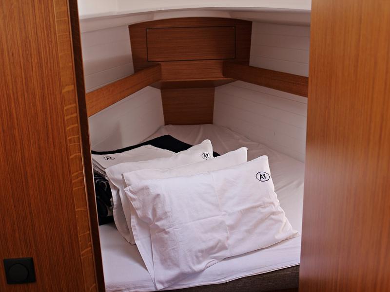 Book yachts online - sailboat - BAVARIA C 33 - MIRELLA - rent