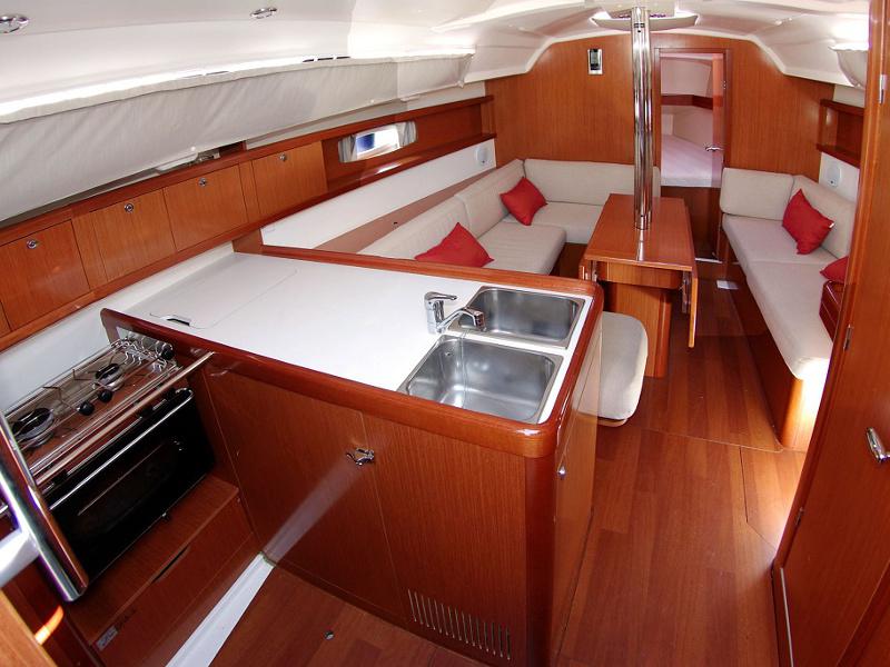 Book yachts online - sailboat - OCEANIS 34 - BEBA - rent