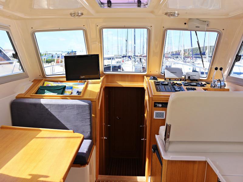 Book yachts online - motorboat - ADRIA 1002V  BT (12) - LAVSA - rent