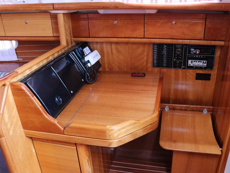 Book yachts online - sailboat - BAVARIA 33 C - MARA - rent