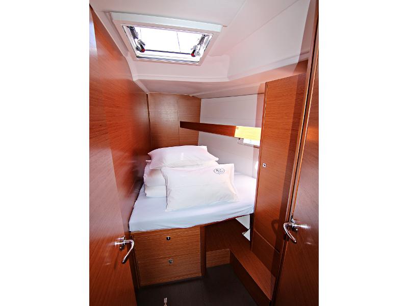 Book yachts online - sailboat - DUFOUR 460 Grand Large BT - LOLA - rent