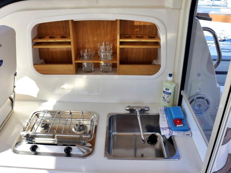 Book yachts online - motorboat - VEKTOR 950 BT (16) - RAVA - rent