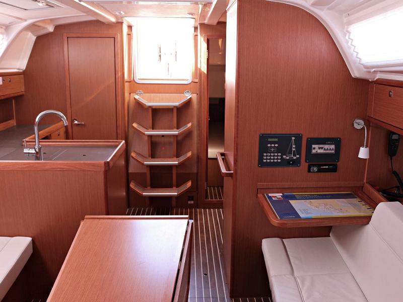 Book yachts online - sailboat - BAVARIA C 37 BT - JULIA - rent