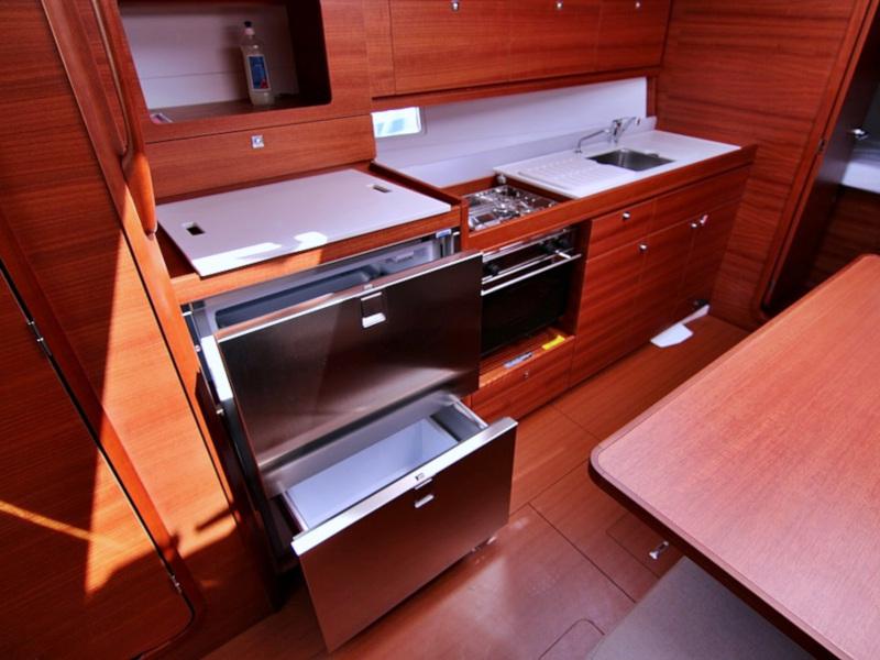 Book yachts online - sailboat - DUFOUR 382 BT - LOUISE - rent