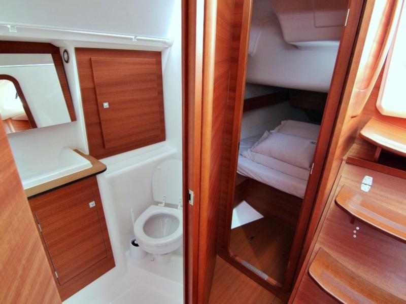 Book yachts online - sailboat - DUFOUR 382 BT - LOUISE - rent