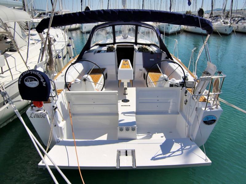 Book yachts online - sailboat - DUFOUR 382 BT - LOUISE - rent