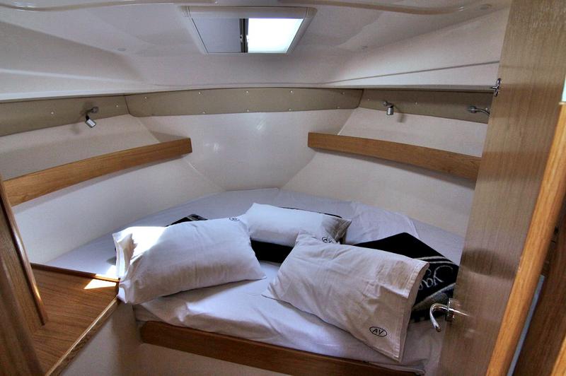 Book yachts online - motorboat - VEKTOR 950 BT (15) - BAVA - rent