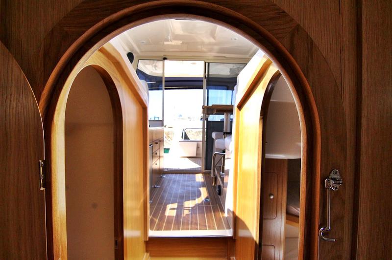 Book yachts online - motorboat - VEKTOR 950 BT (15) - BAVA - rent