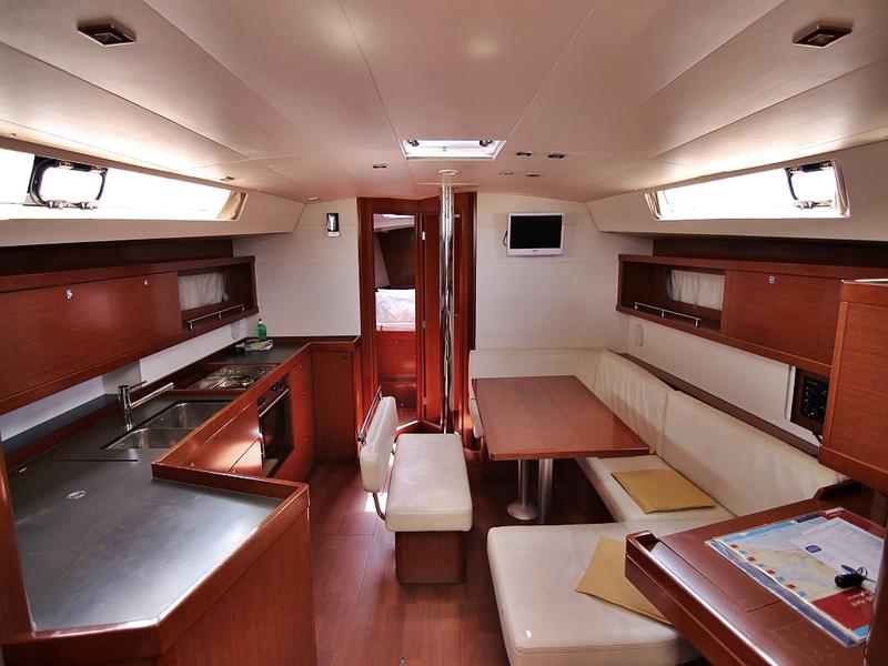 Book yachts online - sailboat - OCEANIS 45 BT - GOLDEN DREAMS - rent