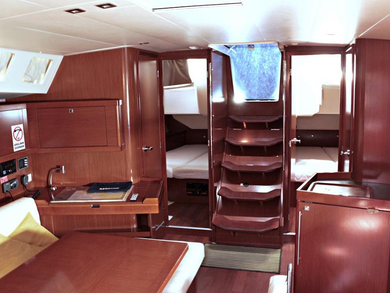 Book yachts online - sailboat - OCEANIS 45 BT - GOLDEN DREAMS - rent