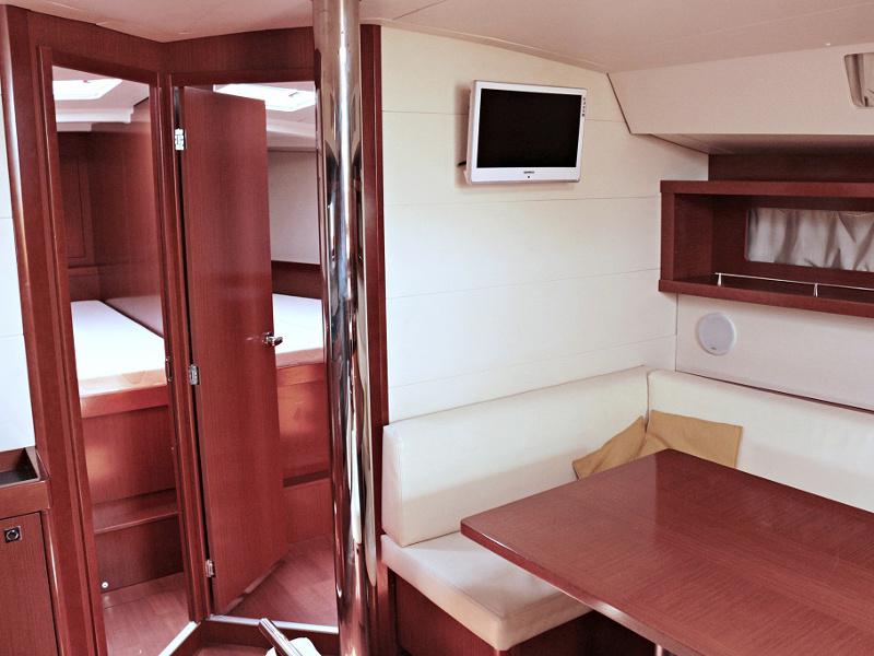 Book yachts online - sailboat - OCEANIS 45 BT - GOLDEN DREAMS - rent