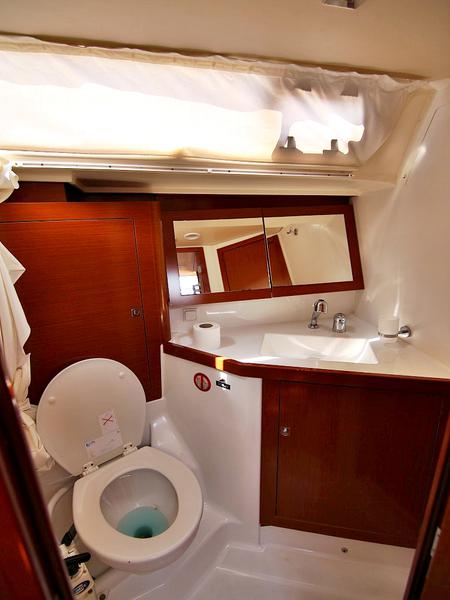 Book yachts online - sailboat - OCEANIS 45 BT - GOLDEN DREAMS - rent