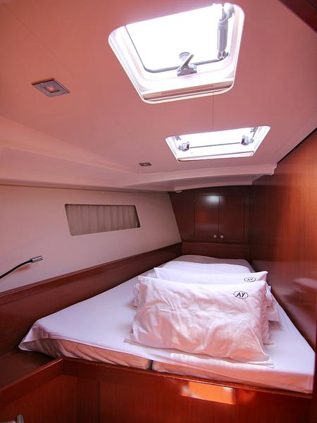 Book yachts online - sailboat - OCEANIS 45 BT - GOLDEN DREAMS - rent