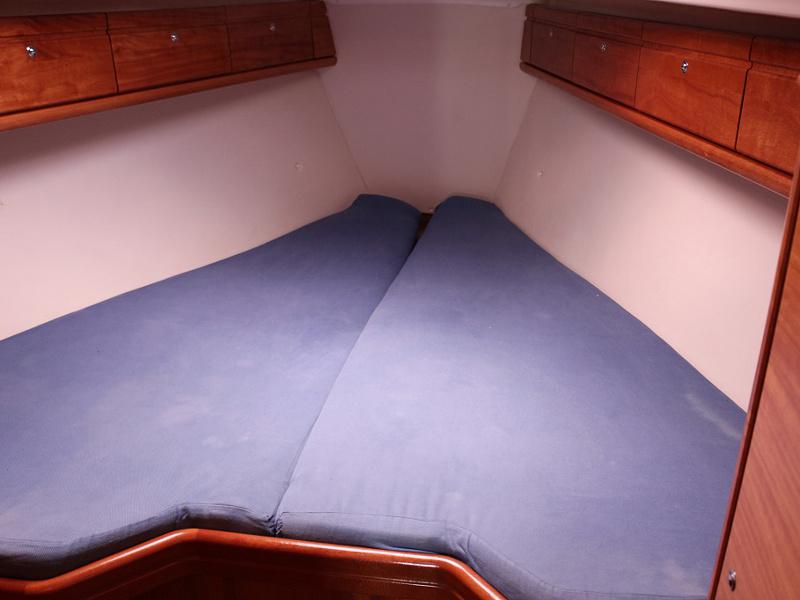 Book yachts online - sailboat - BAVARIA 33 C - ALMA - rent