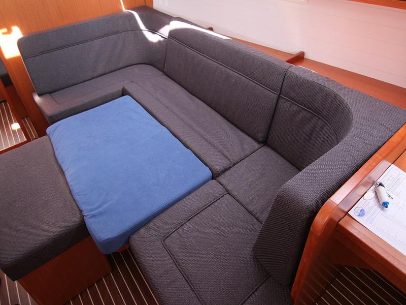 Book yachts online - sailboat - BAVARIA C 41 BT - REBECCA - rent