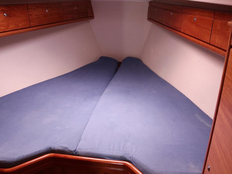 Book yachts online - sailboat - BAVARIA 33 C - FRANA - rent