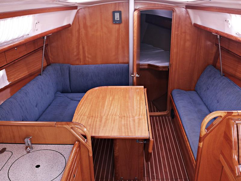 Book yachts online - sailboat - BAVARIA 33 C - NADA - rent